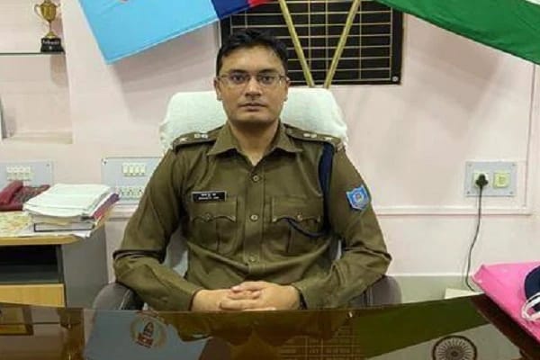 ऋषभ झा होंगे सरायकेला के प्रभारी एसपी | Chamakta Aina