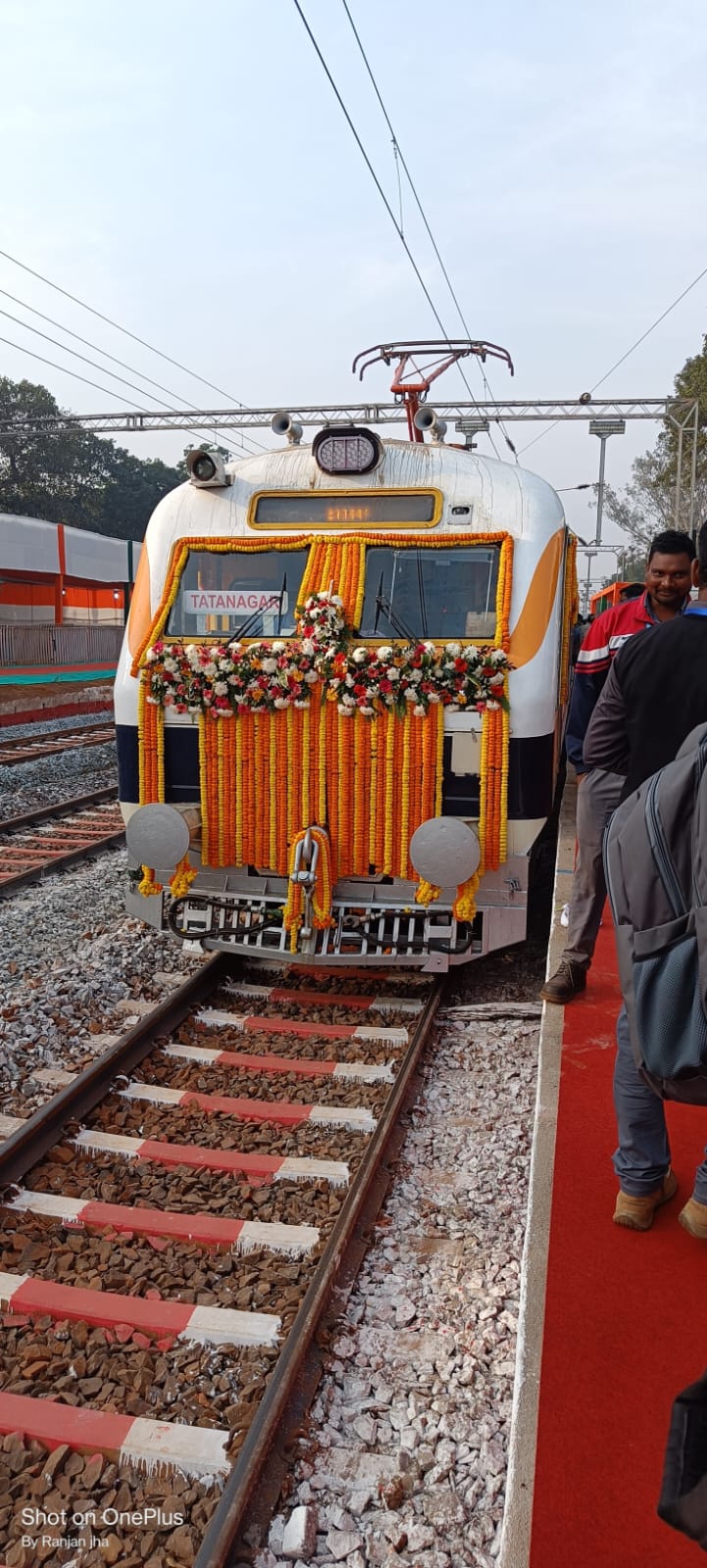 अब से थोड़ी देर में नई ट्रेन बादामपहाड़ से टाटानगर डीएमयू होगी रवाना , राष्ट्रपति दिखाएंगी हरी झंडी | Chamakta Aina